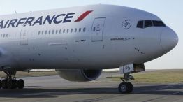 El avión de Air France  fue inmovilizado y estacionado en una zona del aeropuerto de Barajas.
