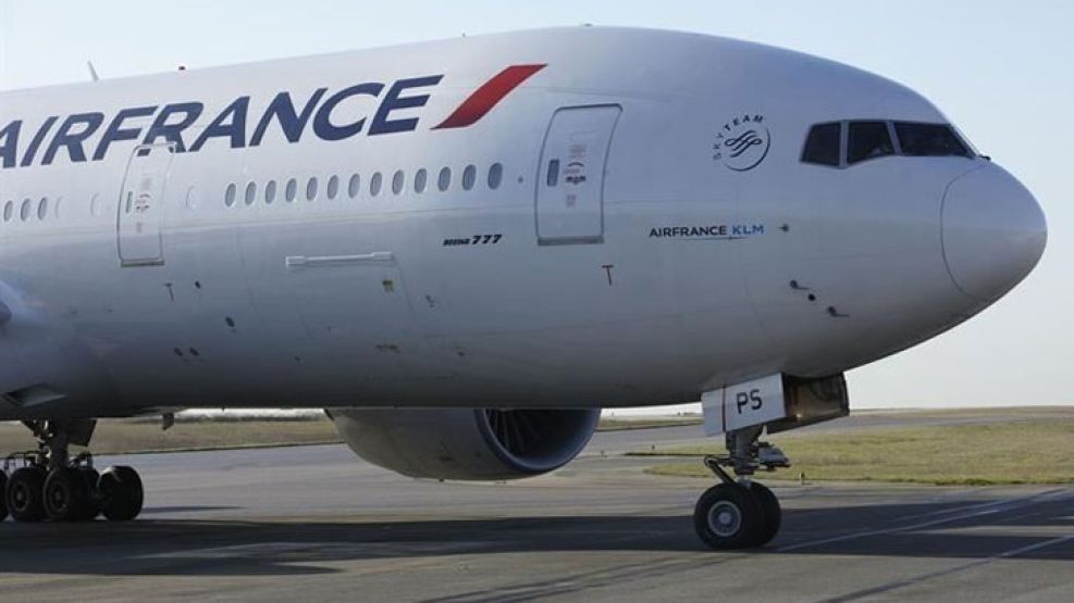 El avión de Air France  fue inmovilizado y estacionado en una zona del aeropuerto de Barajas.