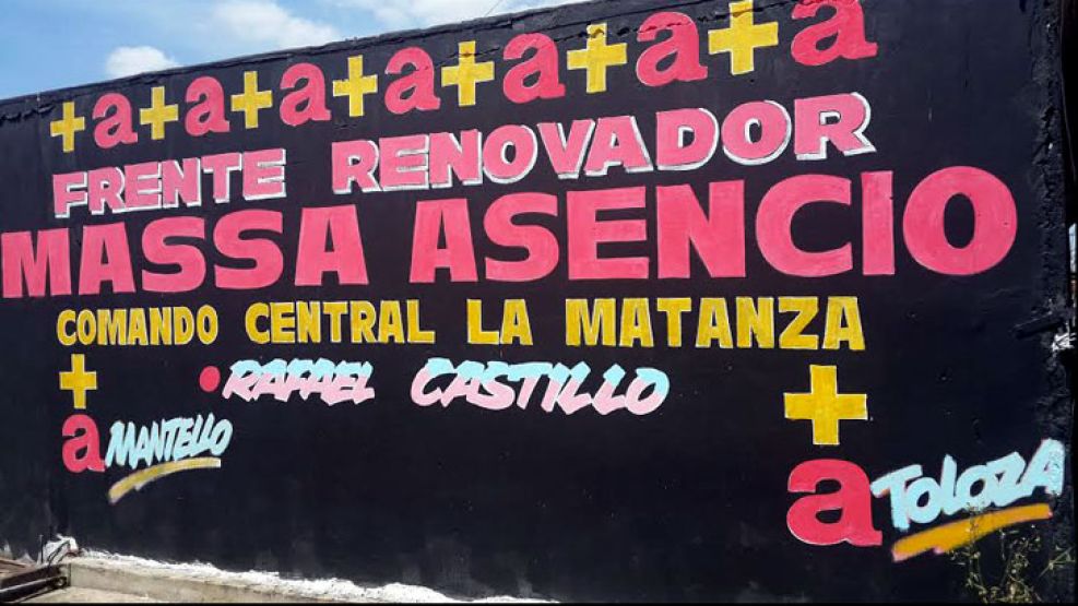 La pintada esta sobre la calle Carlos Casares al 902, de Rafael Castillo.