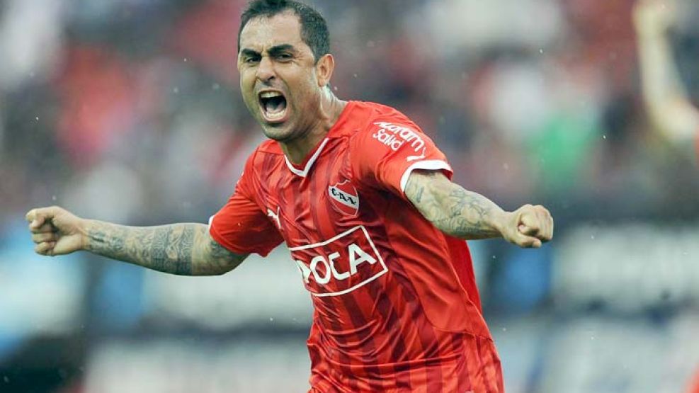 El primero. Daniel Montenegro aprovechó un tiro libre y le pegó de manera precisa, sutil, para convertir el primer gol del clásico y el suyo en este torneo.