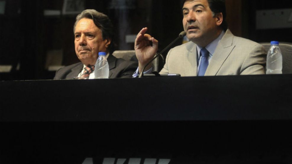 Ricardo Echegaray salió a despegar a la Presidenta de Lázaro Báez. Para la oposición fue una "puesta en escena" con "mensajes mafiosos".