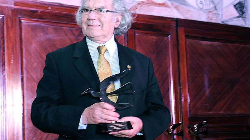 Pérez Esquivel le entregó el Premio Perfil a la Fundación Garraham.