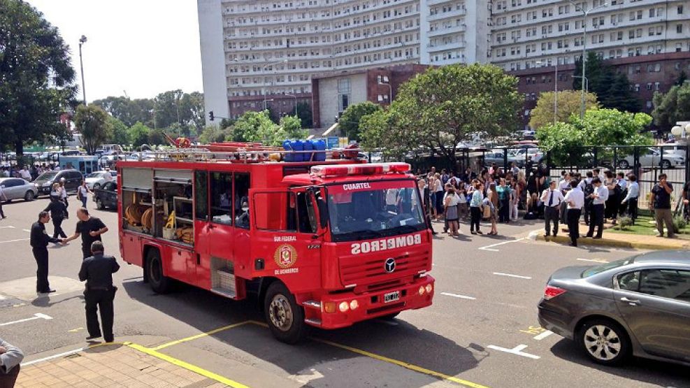 Incendio en los tribunales de Retiro.