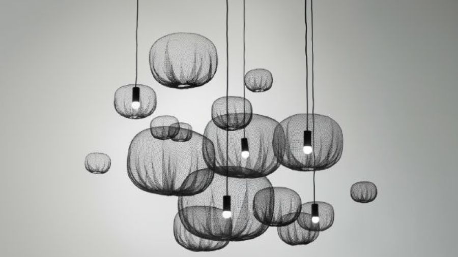 las-lamparas-farmin-net-carpenters-workshop-paris-de-oki-sato-estan-hechas-de-redes-que-se-usan-en-la-agricultura-credito-nendo-dpa-tmn