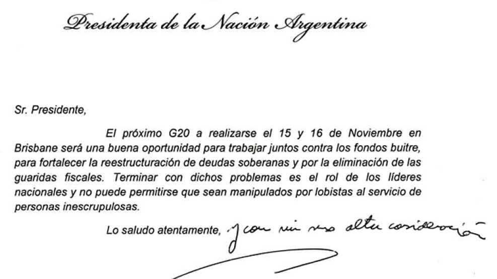 Firma. La Presidenta escribió a lo largo de cinco carillas y luego tuiteó en inglés sobre los mismos ejes.