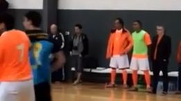 El video se difundió anoche en las redes sociales. En la captura, Scioli fuera de la cancha vistiendo ropa deportiva.