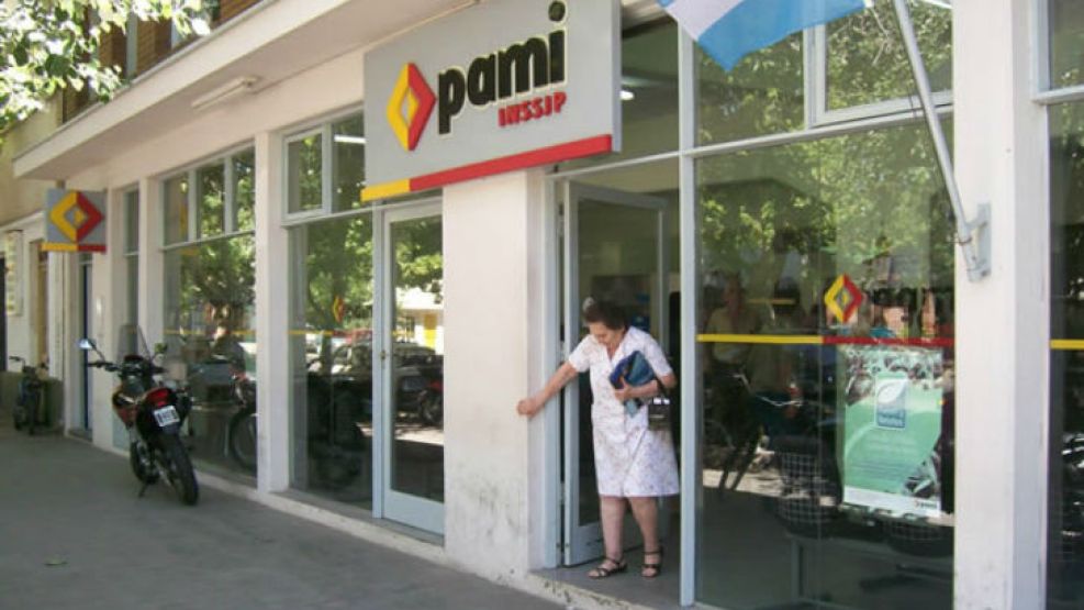 De la sede central del PAMI retiraron documentación que será evaluada en las próximas horas.