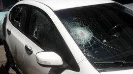 Ayer, el acusado destrozó a hachazos un auto estacionado en la entrada de su garage ubicada la casa ubicada en Aguero y Guemes.