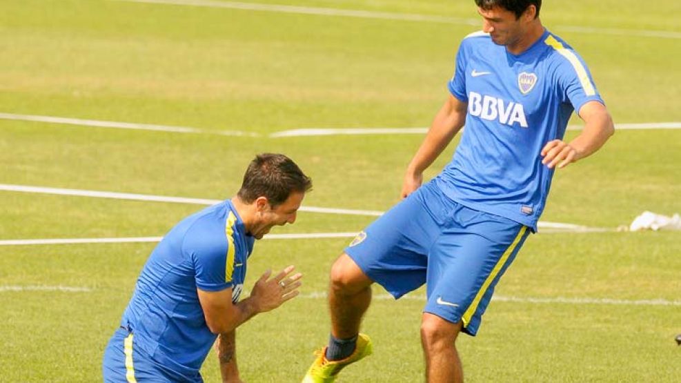 Todo risas. Marín y Martínez se divierten en el entrenamiento. Arruabarrena pondrá titulares mañana pero los hará descansar el domingo siguiente.