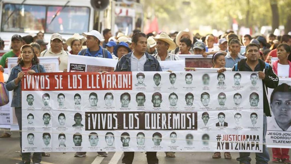Conmoción. Las manifestaciones contra la deficiente respuesta gubernamental desataron la peor crisis de la gestión de Peña Nieto.