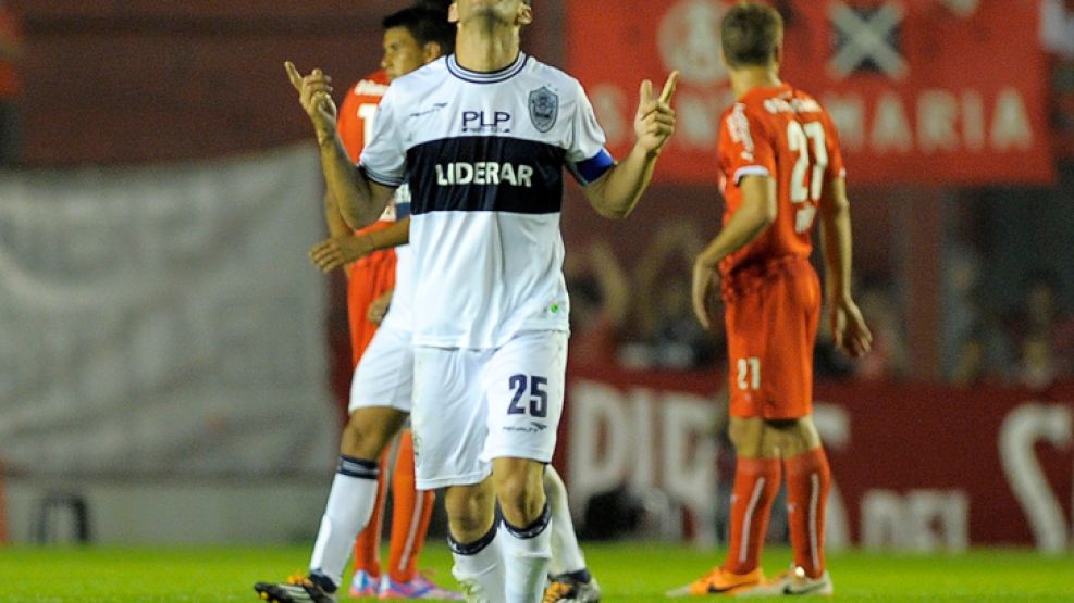 DE MAESTRO. Licht celebra su obra: pared con el uruguayo Fernández y definición suya al ángulo.