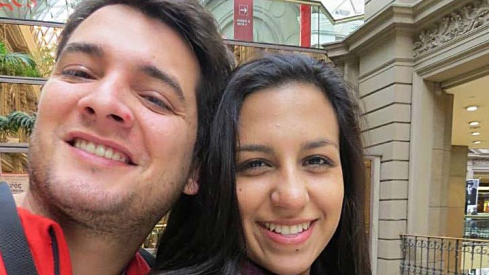 Nicole Sessarego Borqués junto a su novio Iván Miranda.