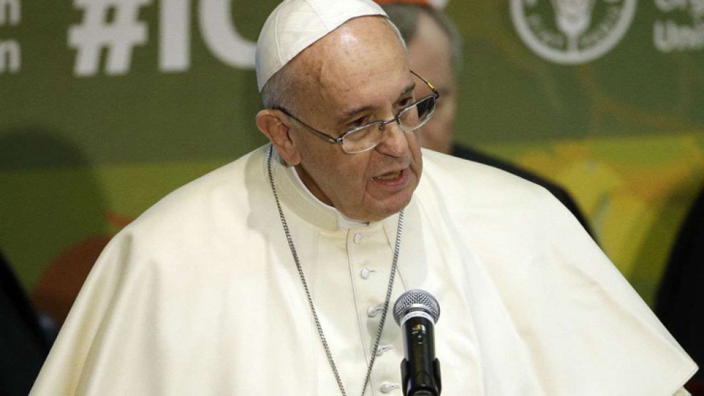 Orden. El Papa consoló a una víctima y pidió una investigación.
