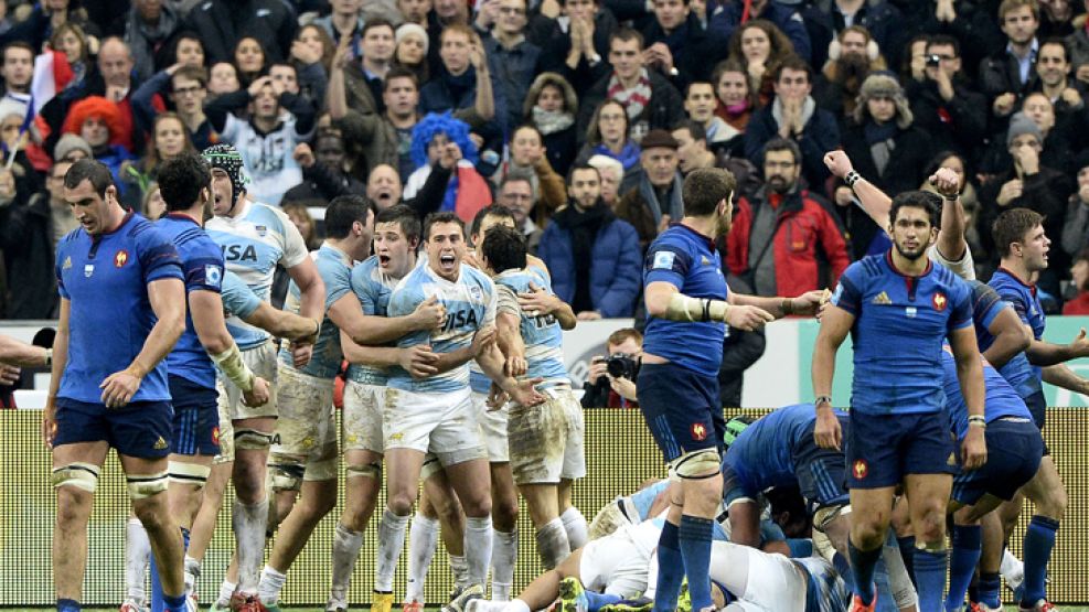 Maduros. Los chicos festejan, con Imhoff en el centro. Golpe Puma en París, como en el Mundial ‘07.