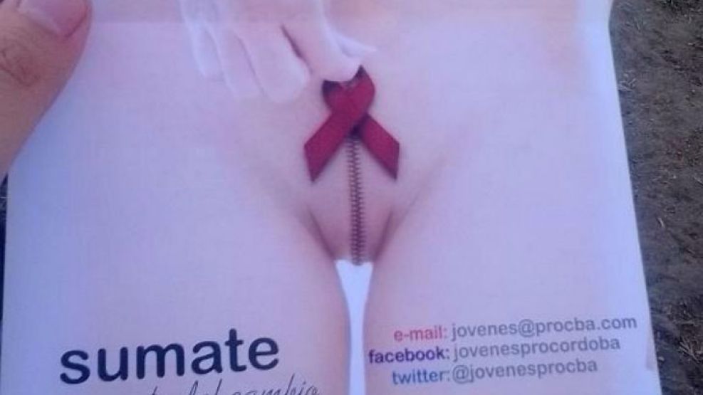 Una vagina "cerrada" con un moño rojo. La polémica campaña del PRO.