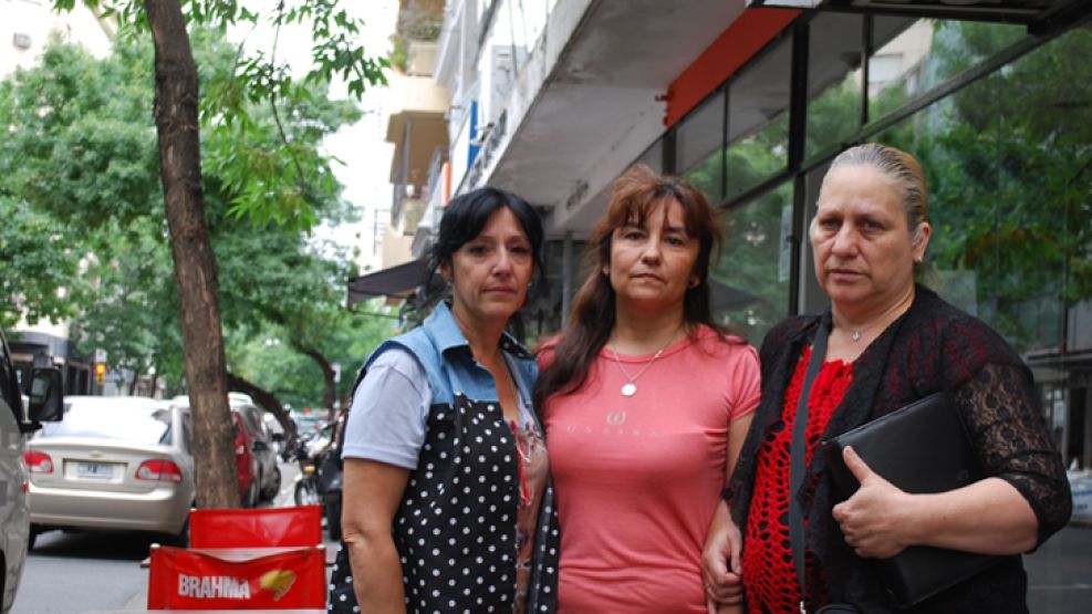 Unidas. Norma Castaño (izq:), Betina Zubeldía (cen.) y Adriana Abaca (der.), madres que denunciaron el accionar narco.