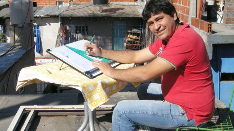 César Sanabria. Nació en Paraguay, tiene 30 años y lleva 29 viviendo en la 31. El año que viene será el primer arquitecto de la villa.