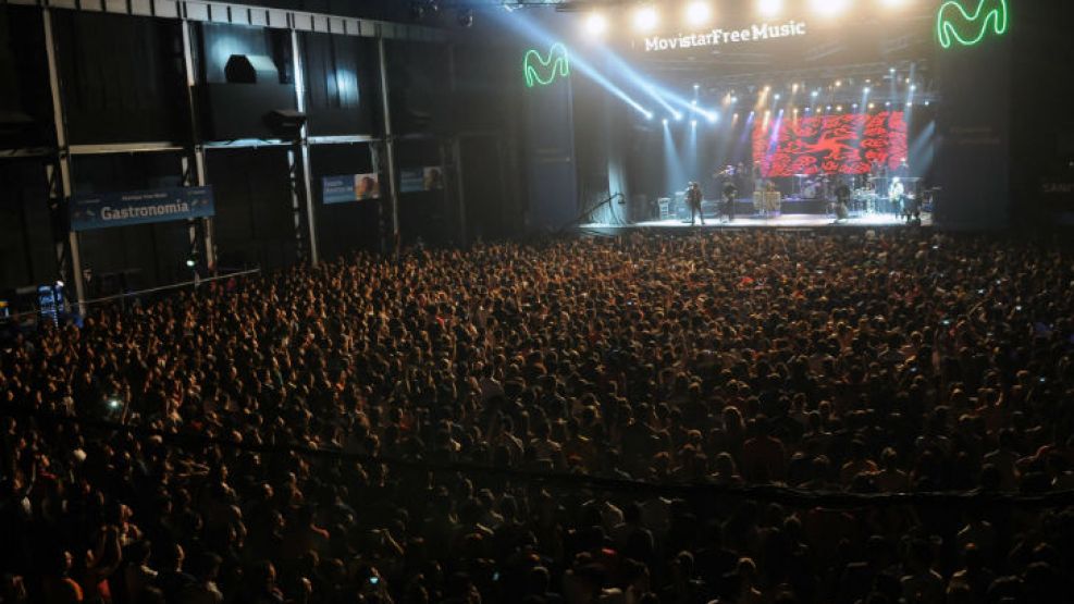 Los Auténticos Decadentes hicieron bailar al público con clásicos de toda su carrera.