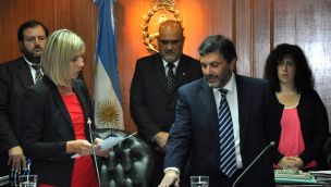 Gabriela Vazquez, flamante presidenta del Consejo de la Magistrarura, le tomó juramento el jueves pasado a Claudio Cholakian en rol de Administrador General del Poder Judicial de la Nación.