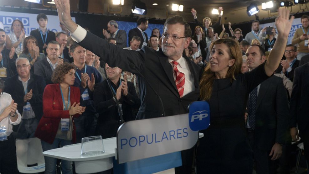 Saludo. Con la líder del PP en Barcelona, Sánchez-Camacho.