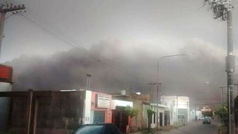 Destrozos. El fenómeno dañó el hangar y la casa de Di Palma (ab.).