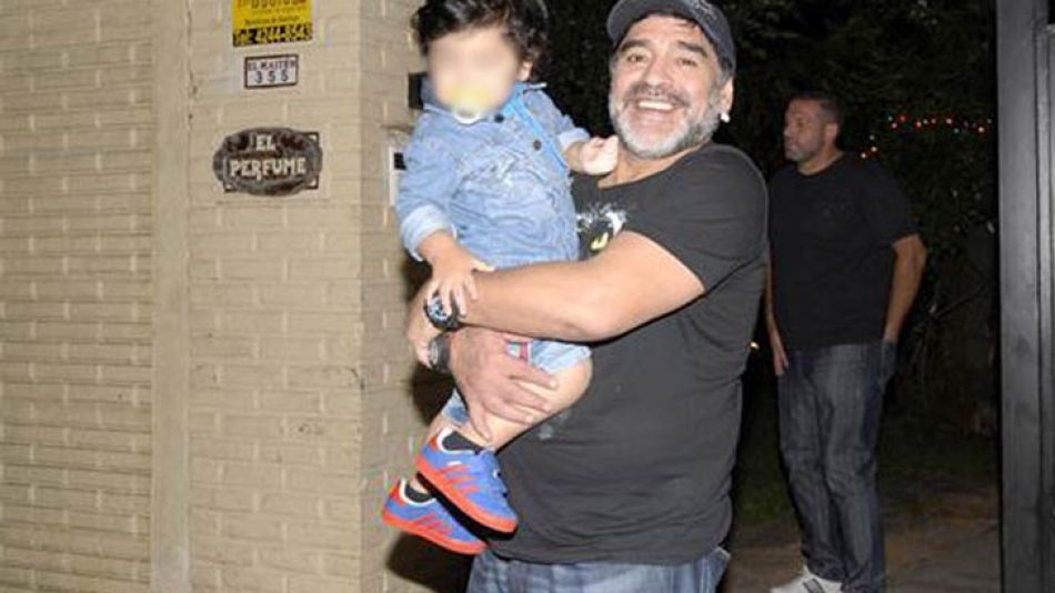 Diego Maradona con Dieguito