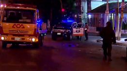 Las autoridades los persiguieron hasta la avenida Hipólito Yrigoyen al 1600, donde se produjo un triple choque entre el auto de los ladrones, un patrullero y una camioneta. 