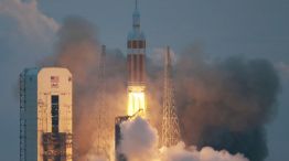La cápsula Orion, un vehículo de prueba no tripulado diseñado para alcanzar destinos como Marte, despegó hoy desde Florida, EEUU.