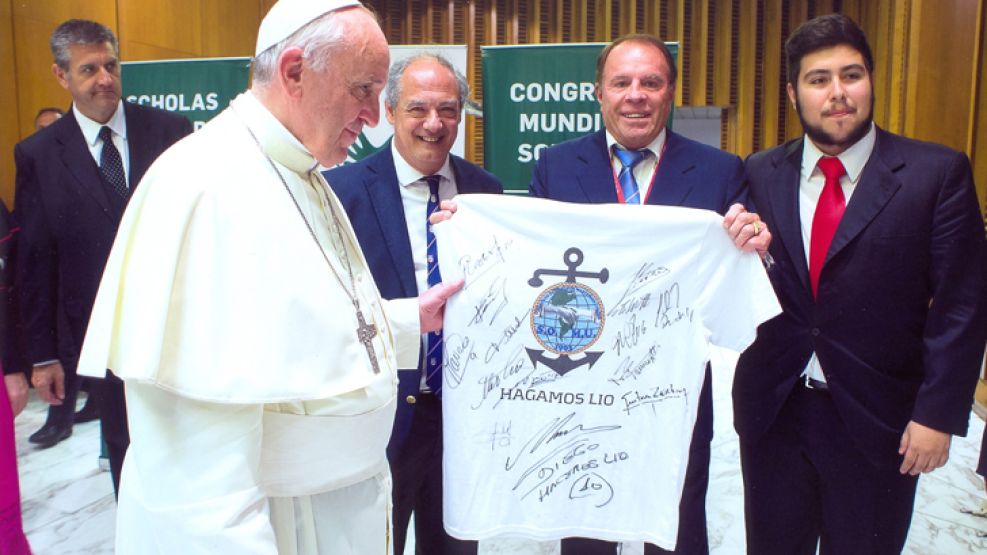 Bendecido. El gremialista tuvo su foto con el papa Francisco.