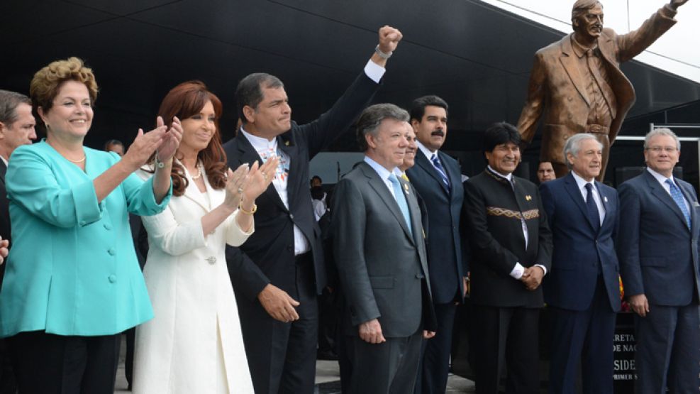 En aprietos. Los presidentes se reunieron ayer en Quito en la Cumbre de Unasur. Rousseff y Maduro quieren achicar el gasto. Morales sorteó la crisis y Bolivia crece al 5% anual.