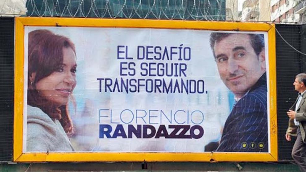 Carteles. Aparecieron antes de la fecha autorizada por ley.