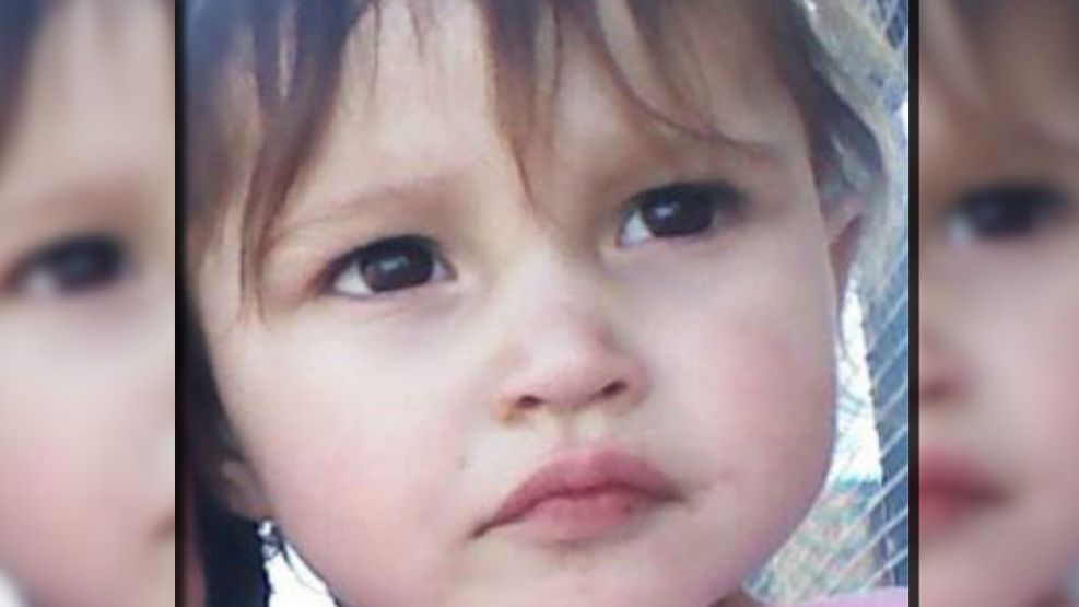 Zumara Berenice Orias, de un año y medio, desapareció el domingo pasado. Temen que se haya caído al río.