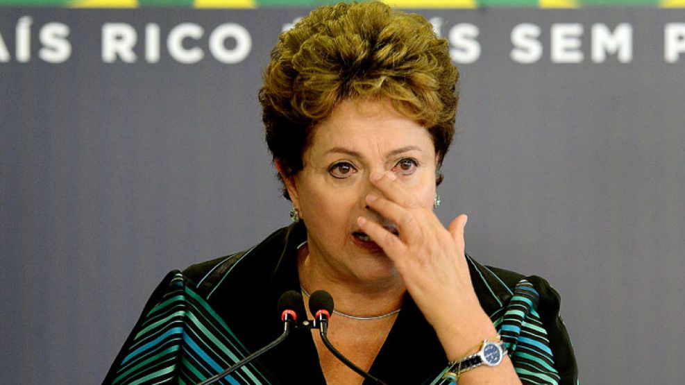 “La nuevas generaciones merecían la verdad. Sobre todo, merecían la verdad aquellos que perdieron familiares, parientes, amigos y compañeros que continúan sufriendo”, señaló Dilma.