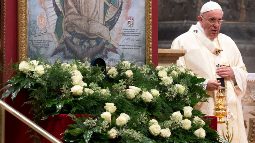 El papa Francisco encabeza la Misa Criolla en el Vaticano.