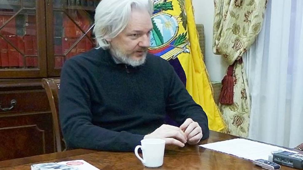 Assange: reportaje en la Embajada de Ecuador en Londres.