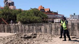 El pozo que había hecho el nene en la arena.