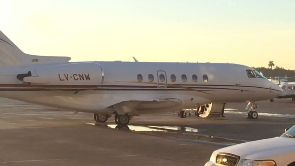 VIP. En las redes sociales circuló un video que lo muestra llegando a Miami junto a su mujer en un avión privado. 