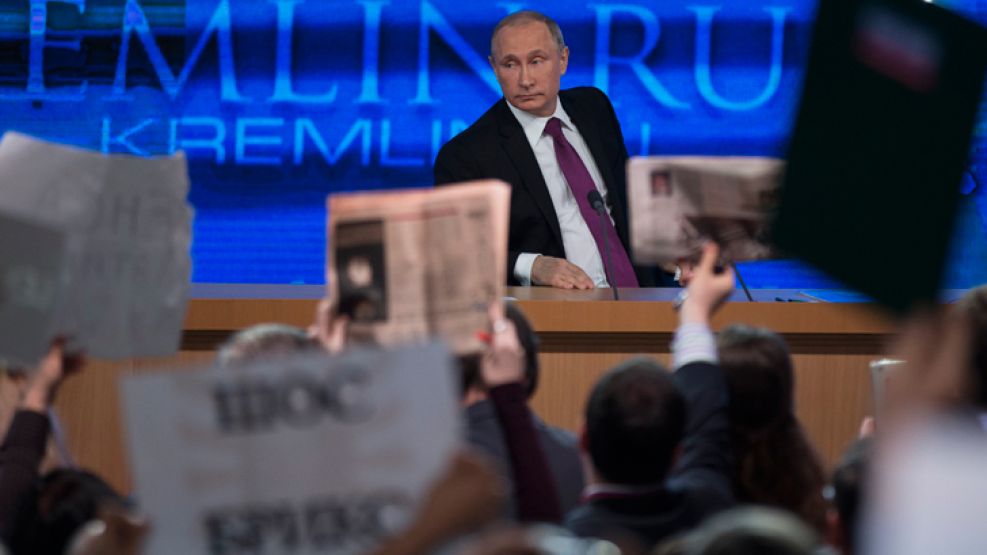 Acechado. El presidente Vladimir Putin enfrentó esta semana a la prensa, que le achacó las complicaciones macroeconómicas.