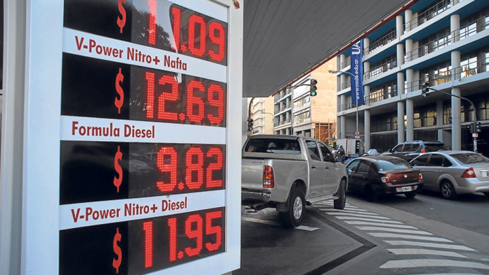 En alza. Los combustibles van de los $ 12 a los $ 15 el litro.