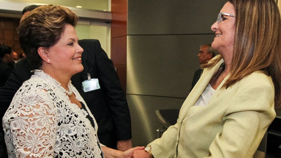 FOCO. La presidenta de Brasil, Dilma Rousseff, y la titular de Petrobras, María Graça Foster.