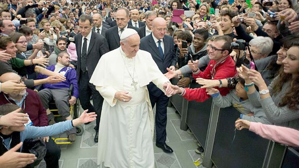 Jefe. Francisco eligió para el cargo al cardenal que anunció al mundo su elección papal en 2013.