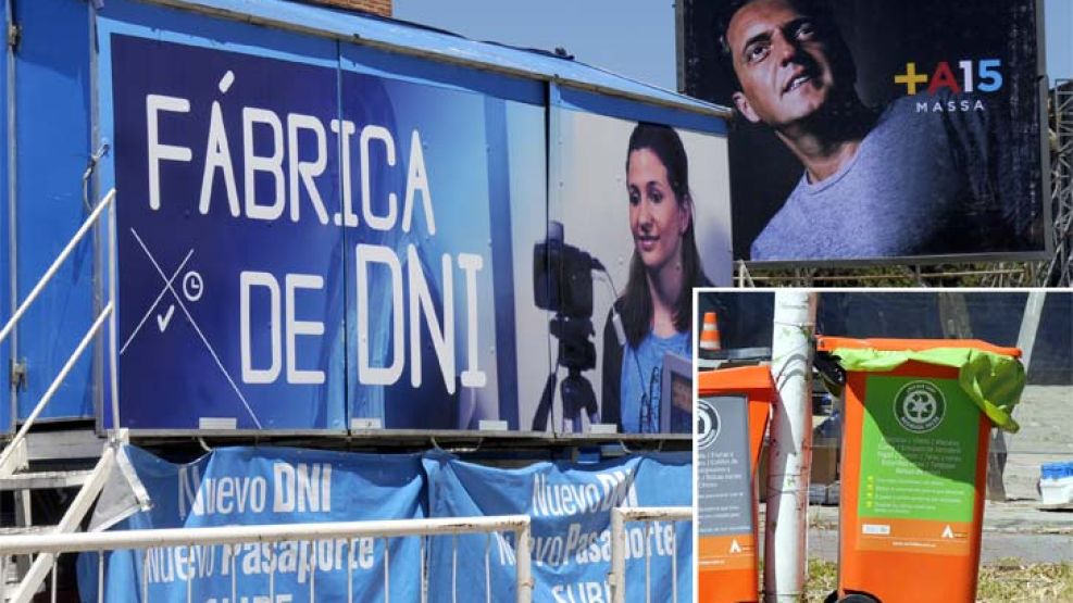 Para todos. Randazzo ofrece tramitar el DNI e incluso llevó un vagón de tren. Al lado, un cartel del ex intendente de Tigre. Scioli tiñó de naranja hasta los cestos de residuos de los balnearios.