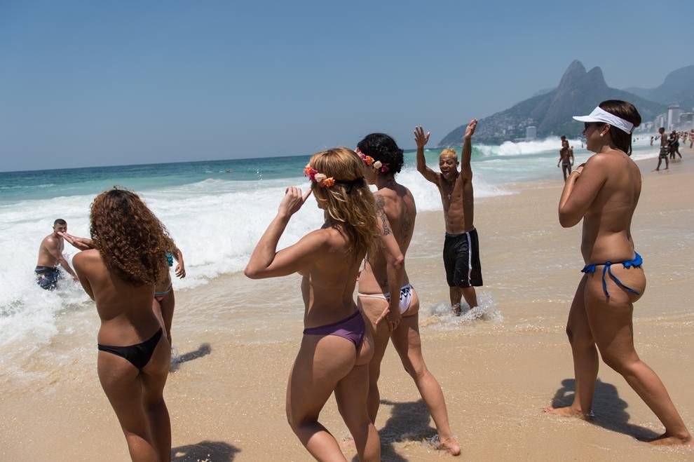 Brasil protesta topless (10) .
