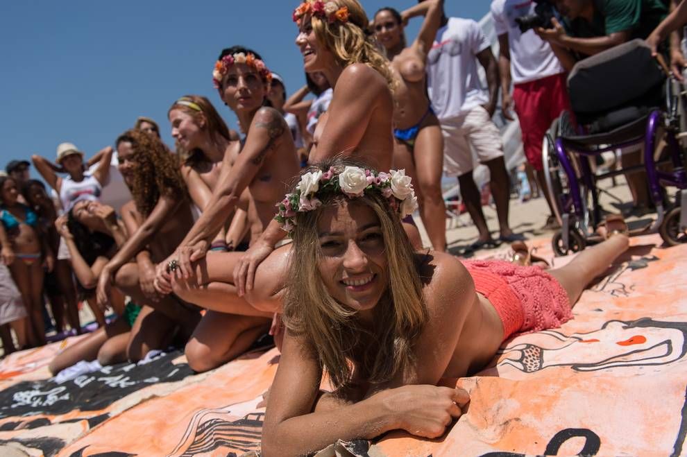 Brasil protesta topless (11) .
