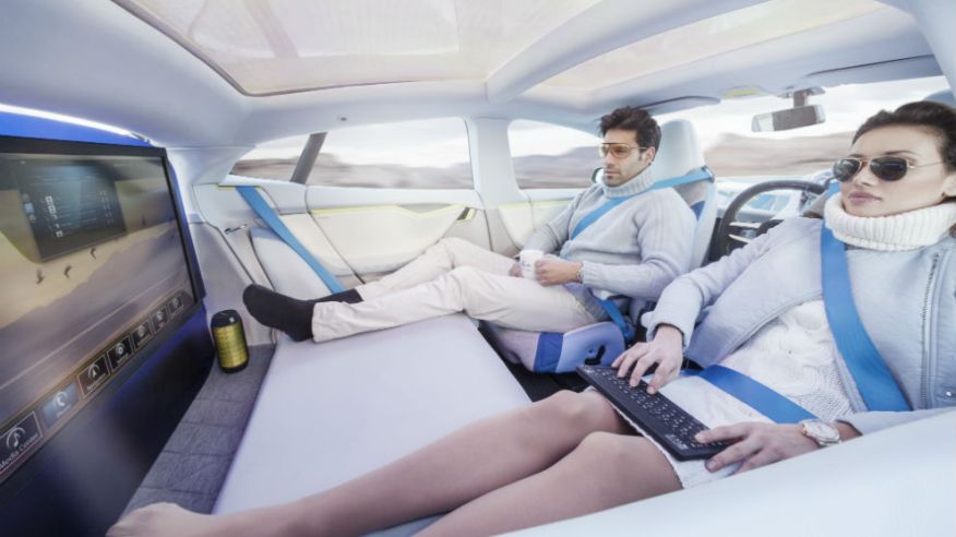 en-el-prototipo-xchange-de-rinspeed-se-puede-tomar-un-cafe-o-trabajar-con-el-ordenador-credito-rinspeed-dpa-tmn