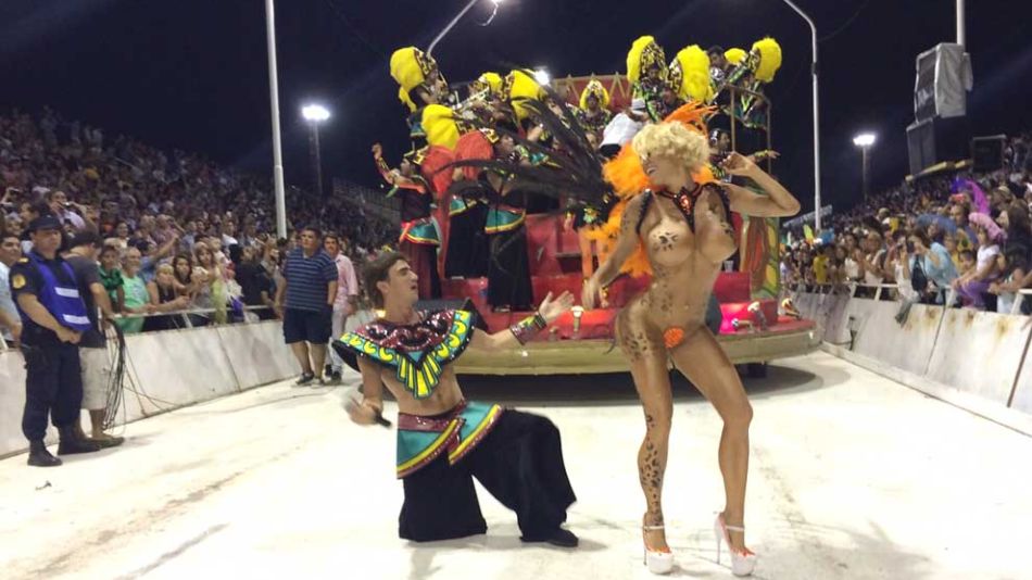 Vicky Xipolitakis en el Carnaval de Gualeguaychu (1)