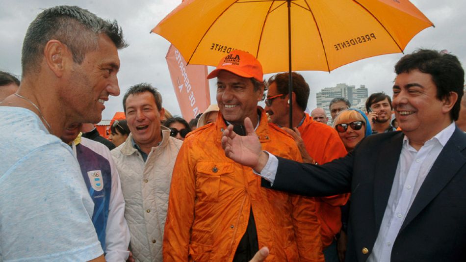 Scioli apuesta a fotografiarse con varios mandatarios y conseguir una imagen que, aunque no lo admitan en declaraciones, hable del apoyo de distintos mandatarios a su candidatura.