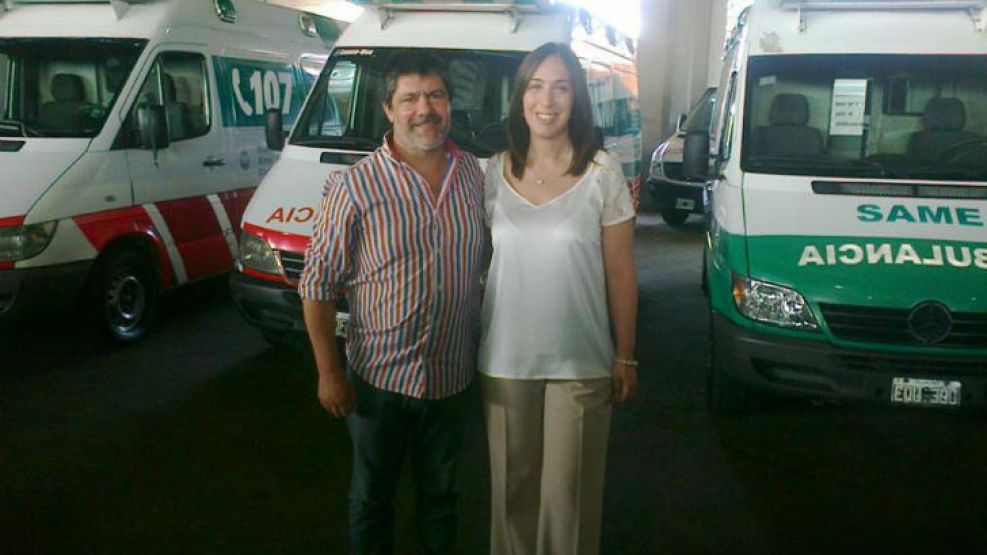 María Eugenia Vidal celebraba la donación de ambulancias. Recibió una denuncia por no cumplir la ley.