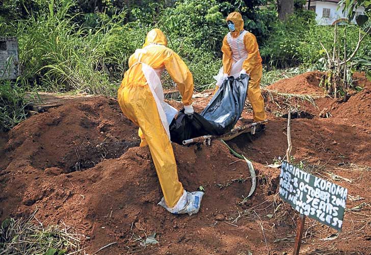 Víctima del ébola. En el Mundo, llegan a 7905 muertos por el virus, según la OMS.