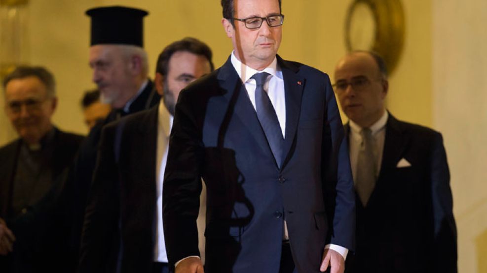 “Los asesinos han atacado el ideal de justicia y de paz”, remarcó Hollande. 